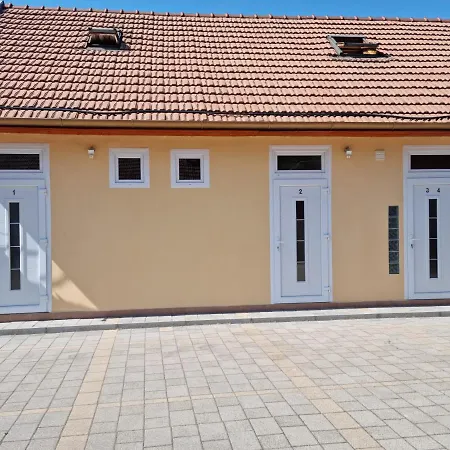 Belvarosi Pihenohaz Apartment Bekescsaba