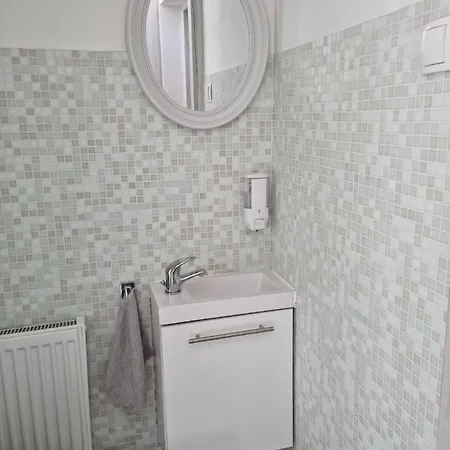 Belvarosi Pihenohaz Apartment Bekescsaba